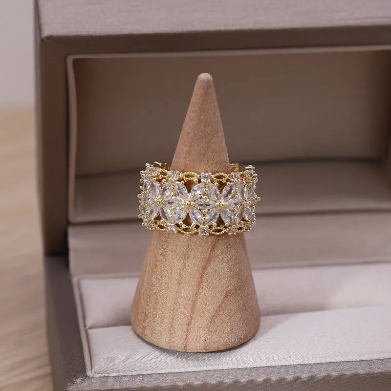 Anel Ajustável Flor Cravejada - Lux