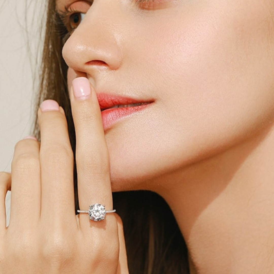 Anel solitário com Pedras de Zircônia - Lux