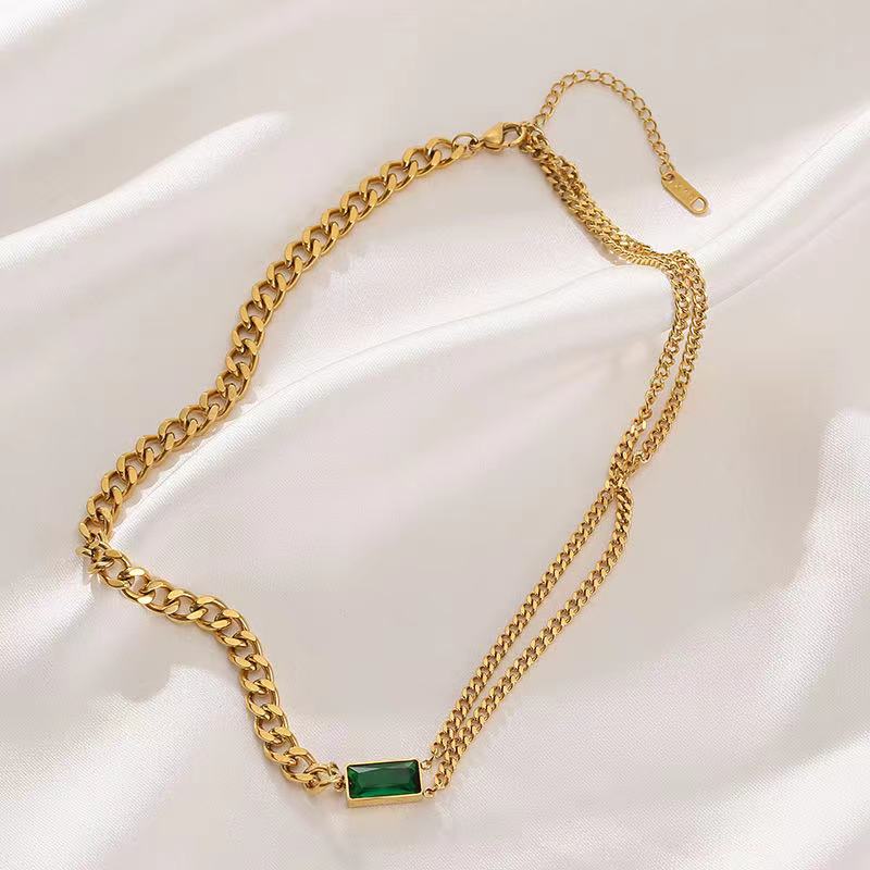 Colar Dourado com Pingente Cristal Verde