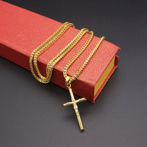 Corrente com Crucifixo Banhado a Ouro 18K