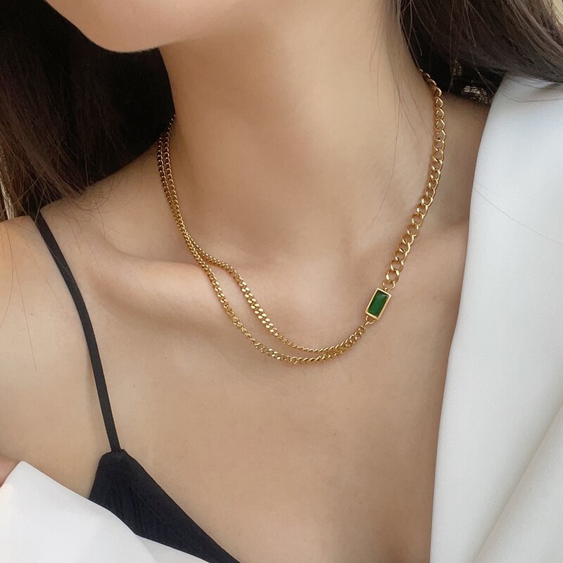 Colar Dourado com Pingente Cristal Verde