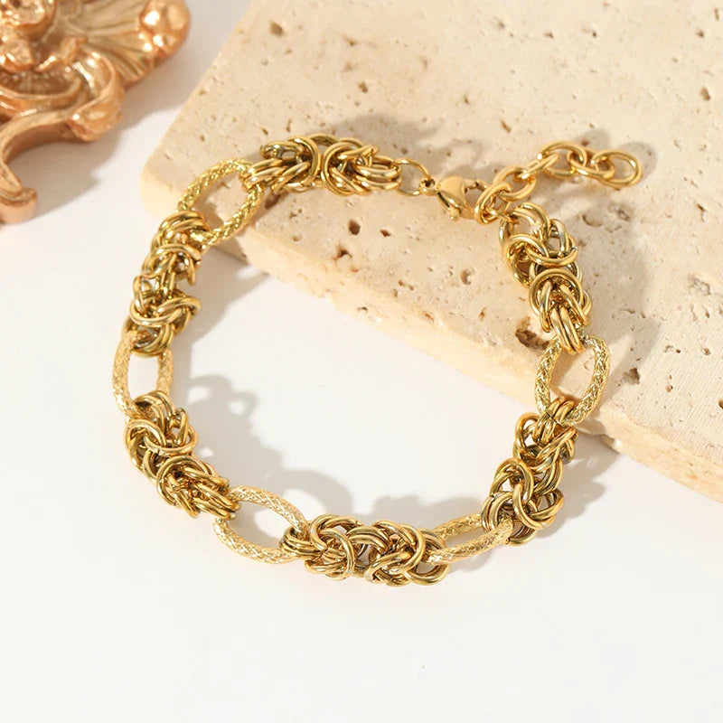 Pulseira Feminina de Aço Inoxidável Torcida Banhada a Ouro 18k